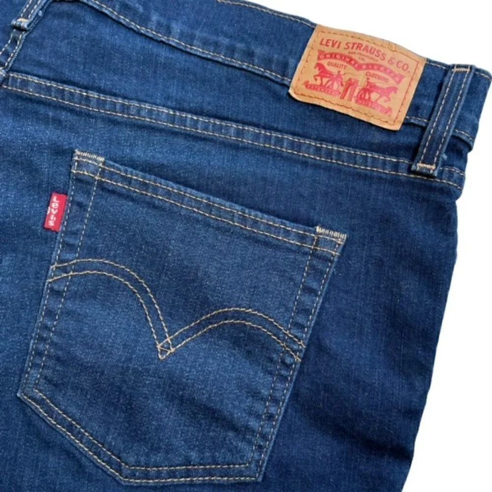 LEVI'S Mid-Rise Cuffed Hem Jean Shorts - Size 33